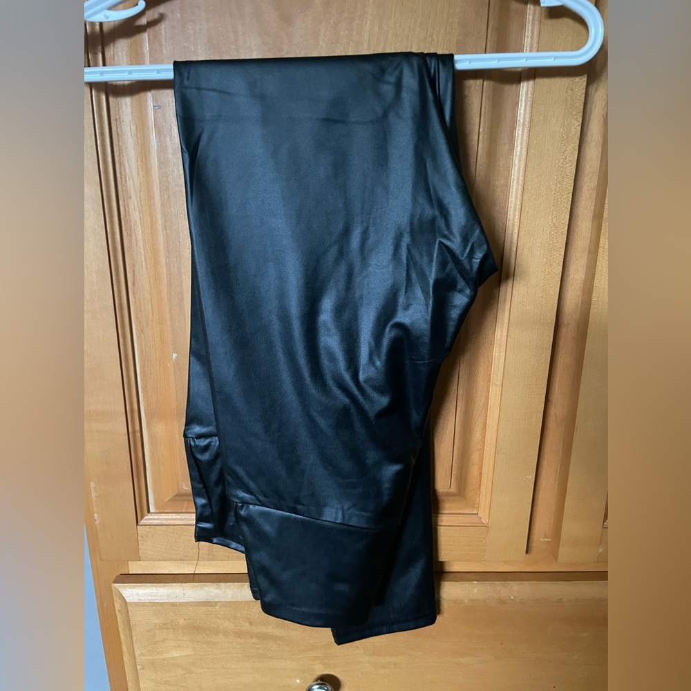 Women’s faux leather leggings Size Medium